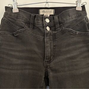 Madewell jeans size 23. Midi rise kick out crop jeans. Armand wash.
